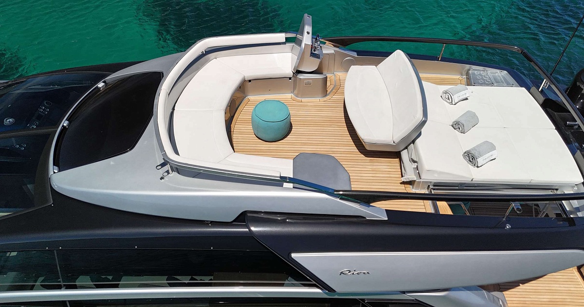 Аренда мега яхты Riva Perseo 76 на Сардинии, Италия